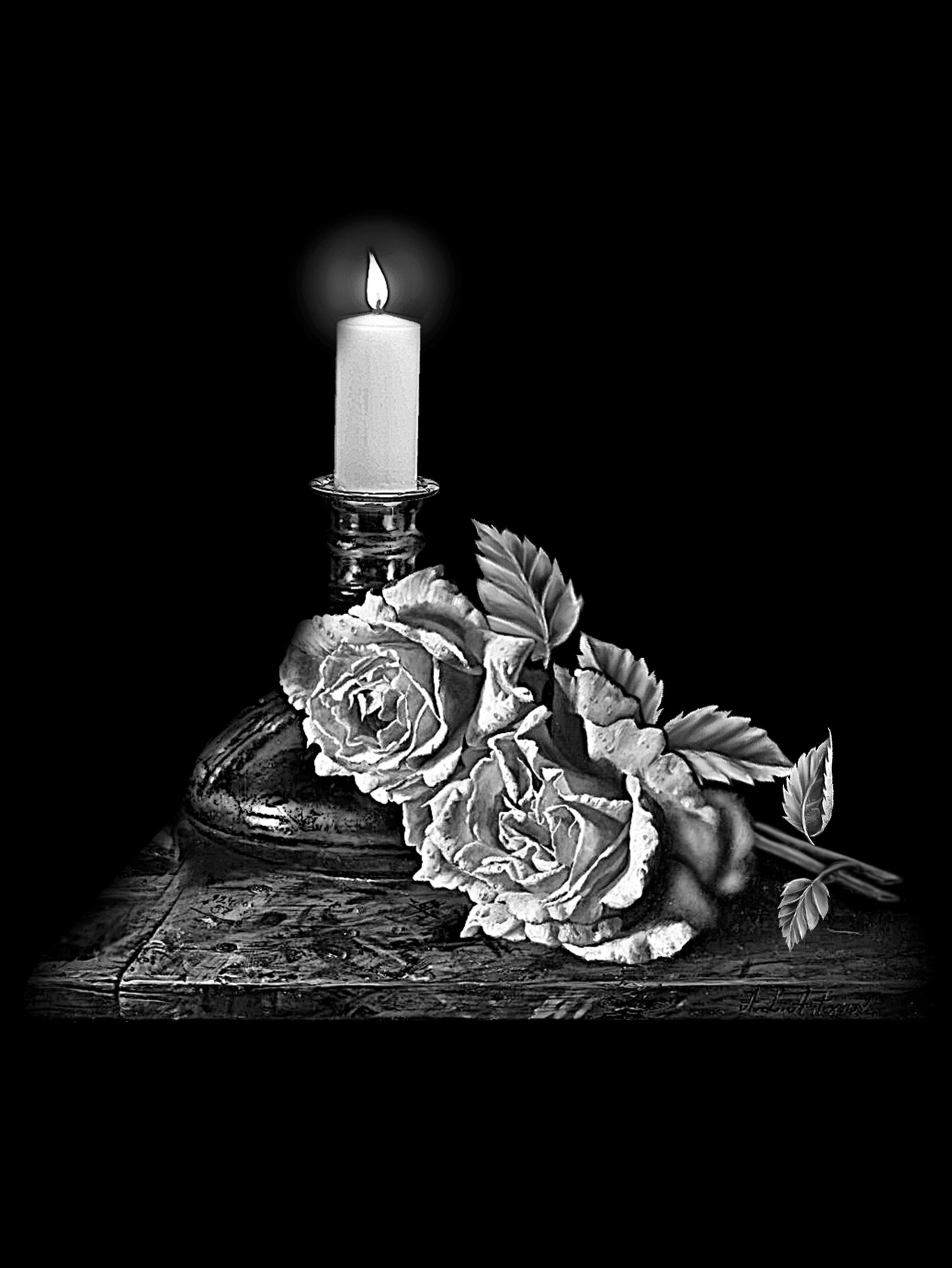 Свеча с цветами на памятник