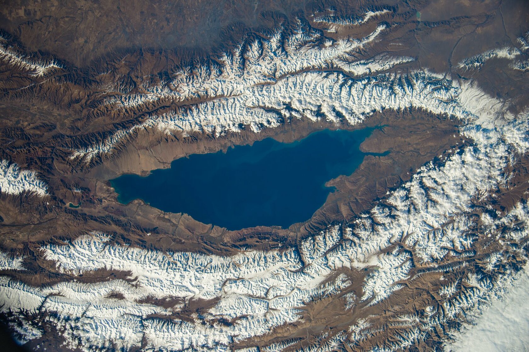 Озеро Иссык-Куль из космоса