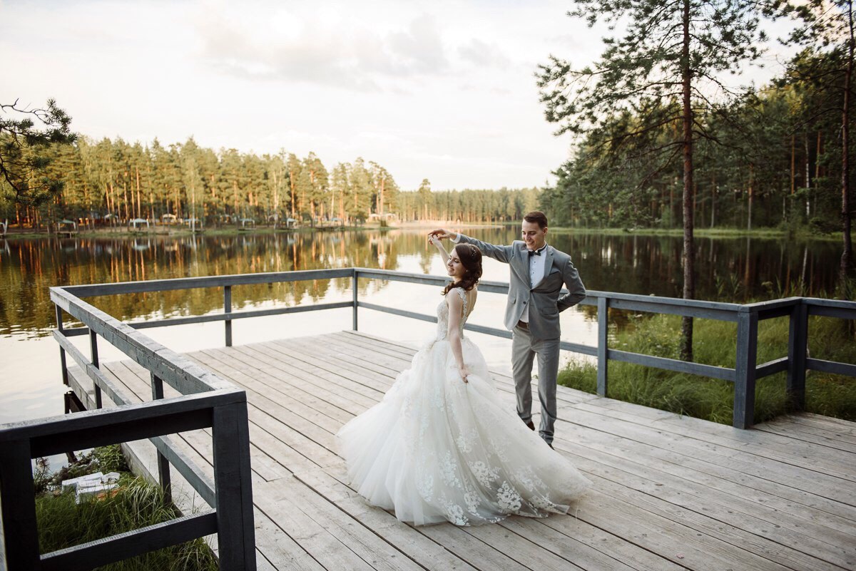 Свадьба у озера
