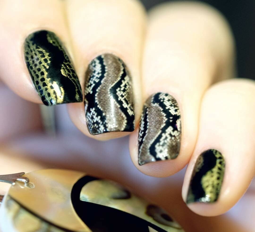 красивые ногти 2023 фото змеи