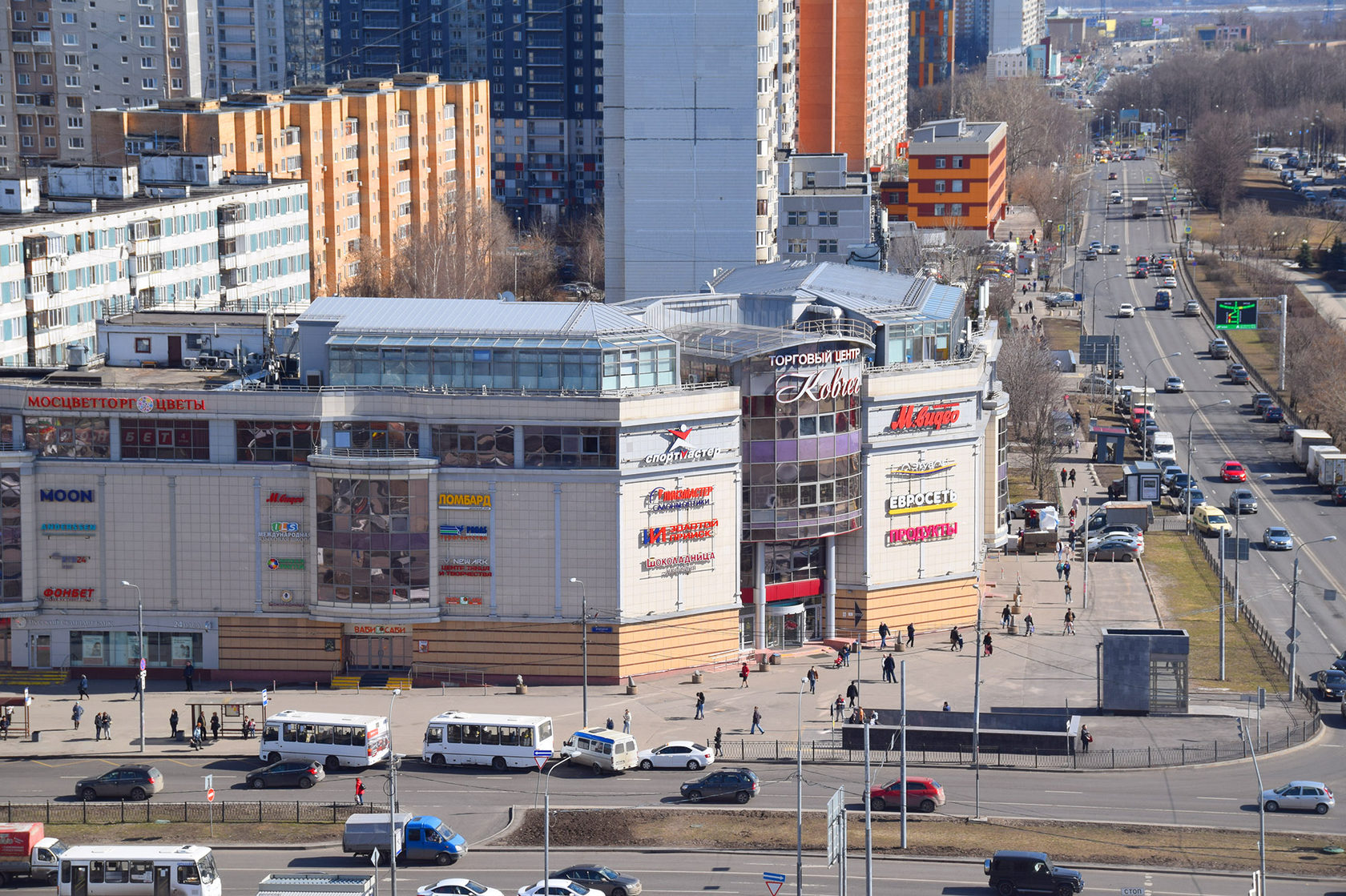 торговые центры рядом с метро