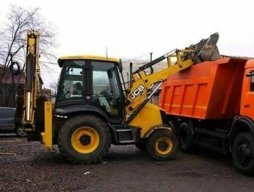 Уборка строительного мусора экскаватором погрузчиком JCB