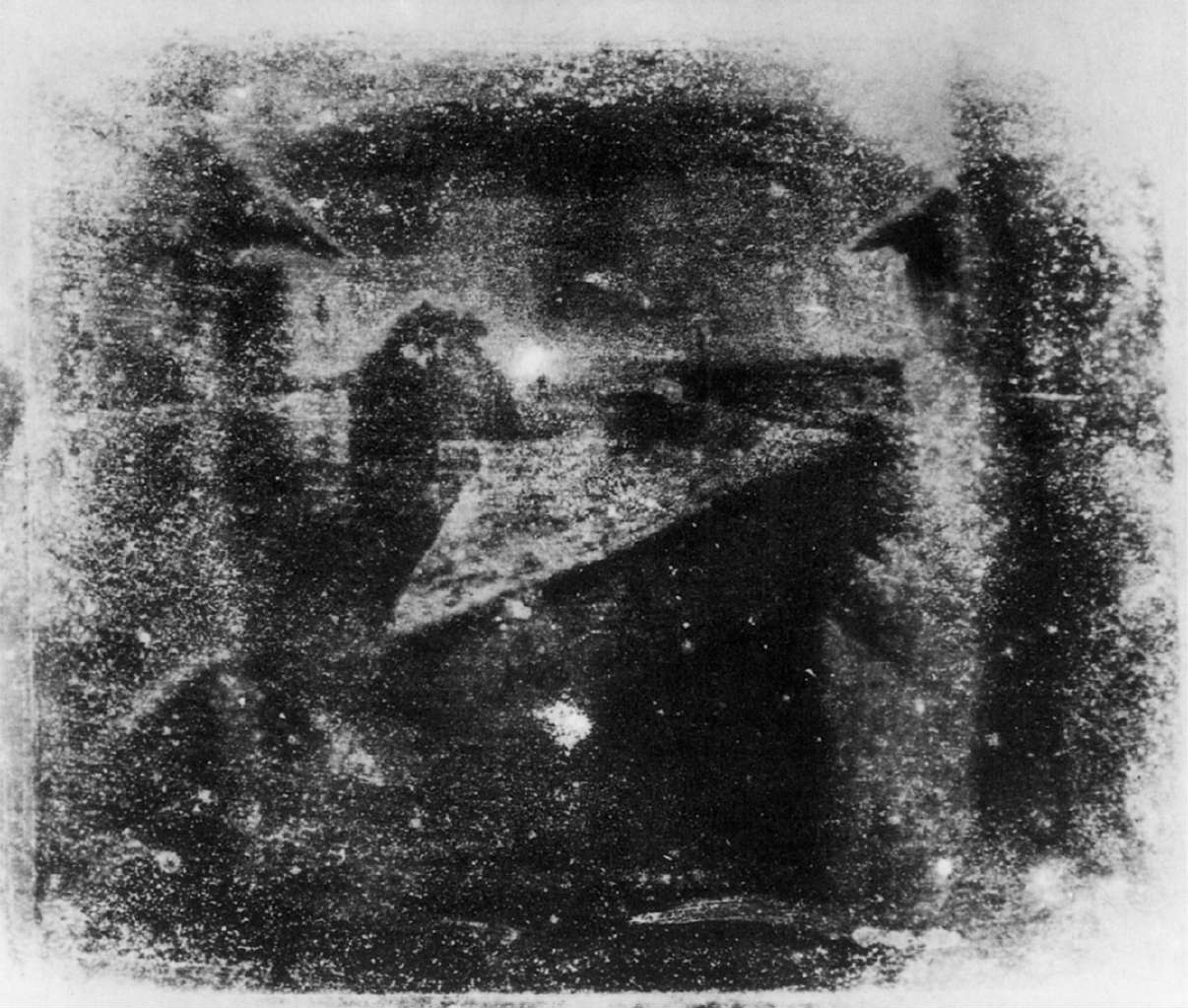 Первая фотография 1826