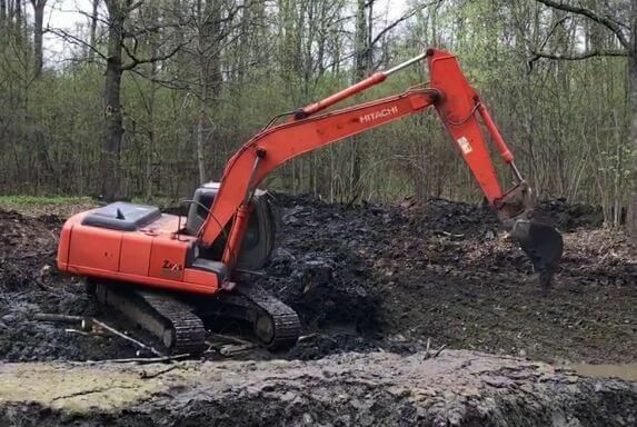 Строительство водоемов гусеничным экскаватором Hitachi