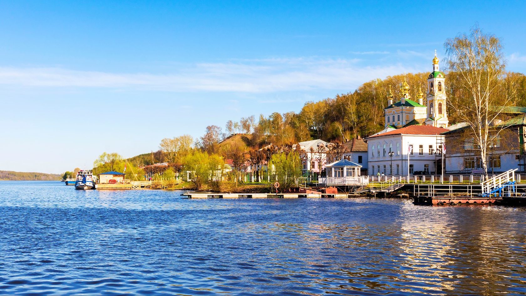 Река Волга в городе Плёсе