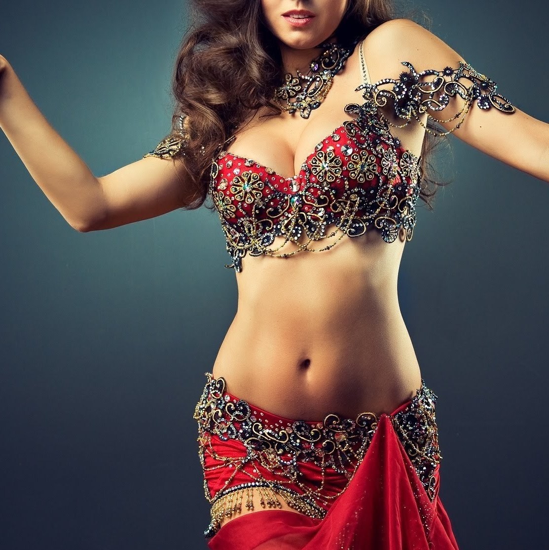 Индийская танцовщица Белли дэнс