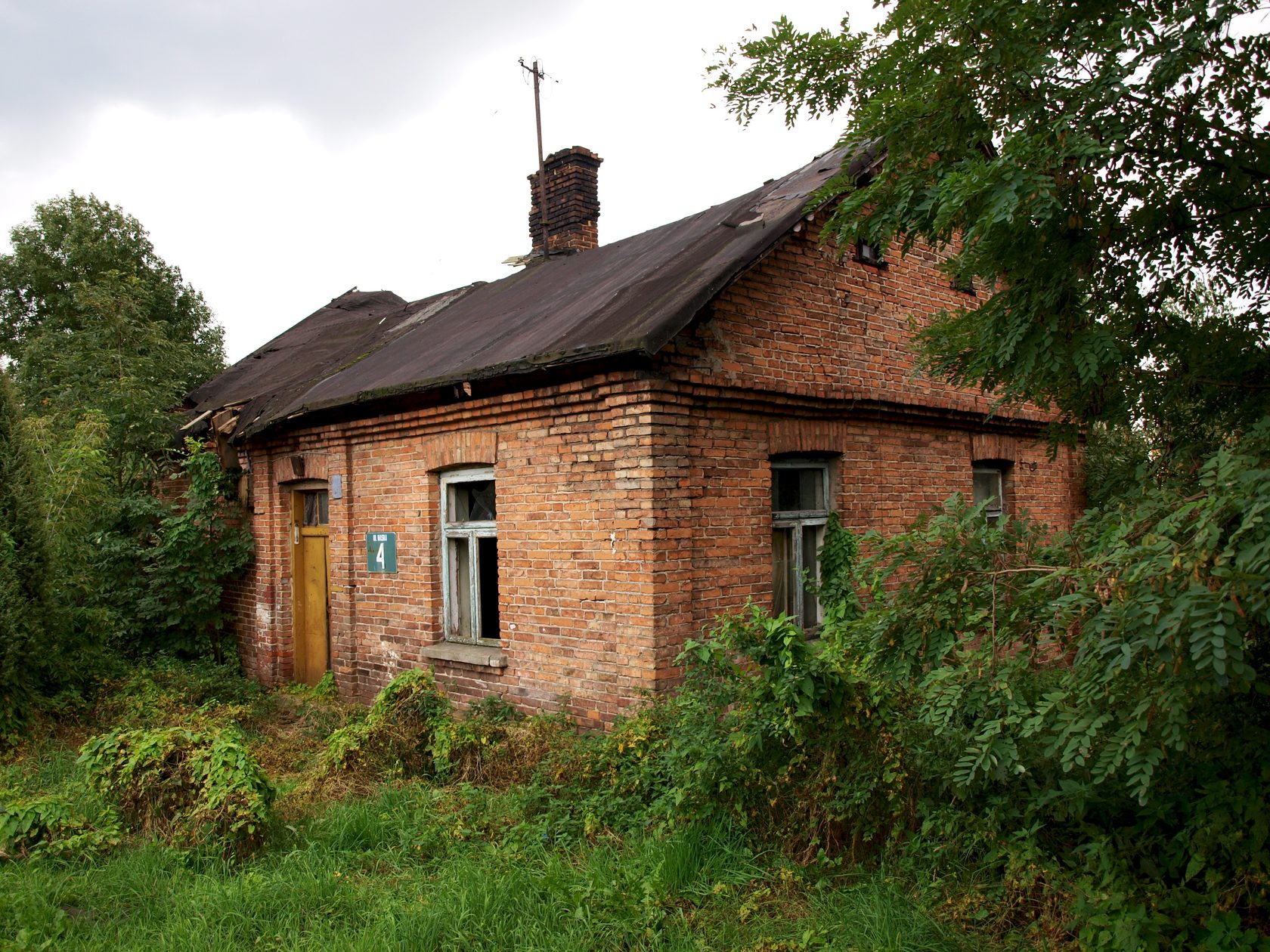 Кирпичный деревенский дом 19 века