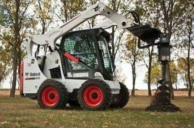 Бурение грунта ямобуром Bobcat