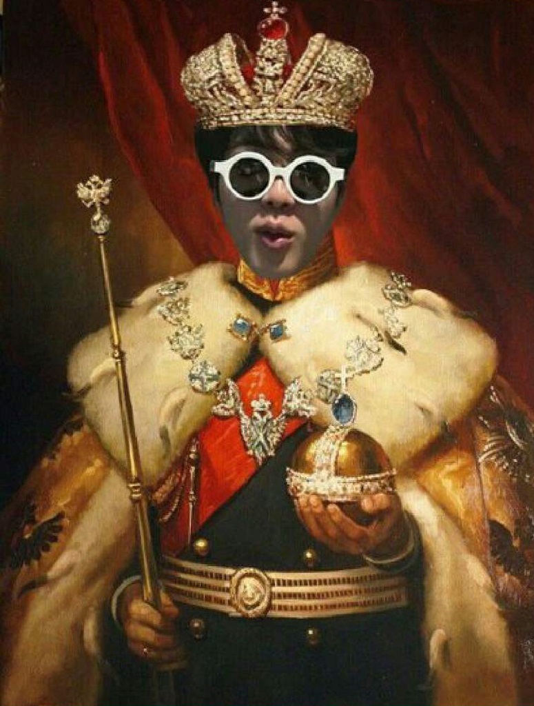 Царь Николай на троне