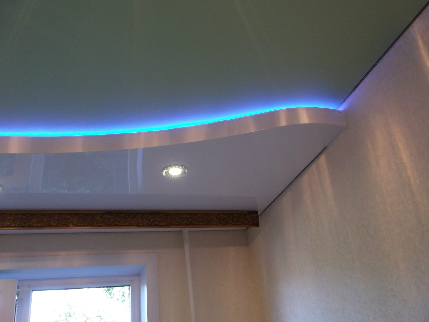 Светодиодная подсветка гипсокартонного потолка