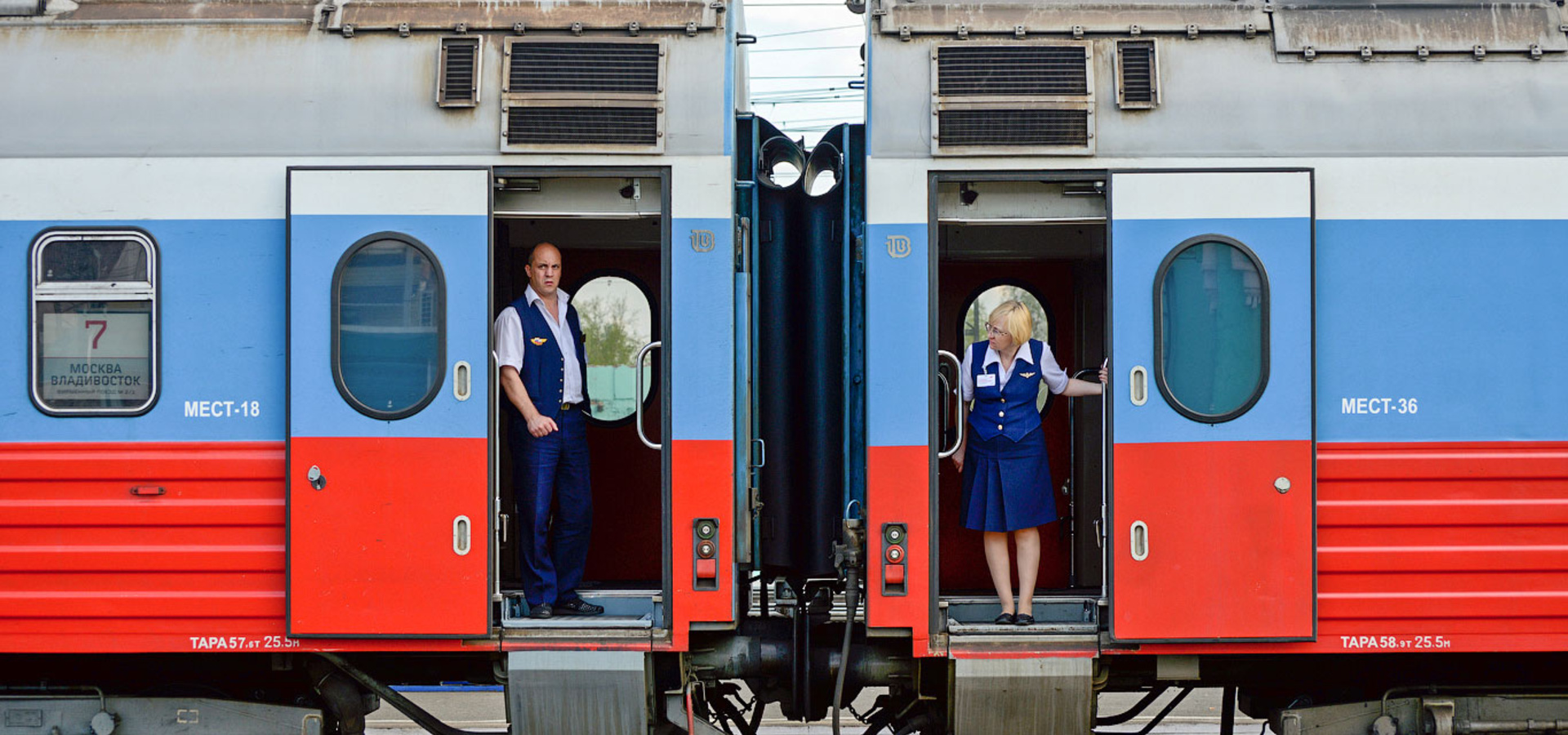 Фирменный поезд Россия 001м Владивосток Москва
