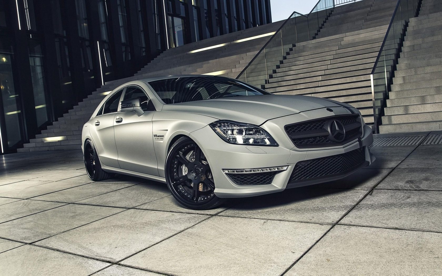 Мерседес банан cls 63