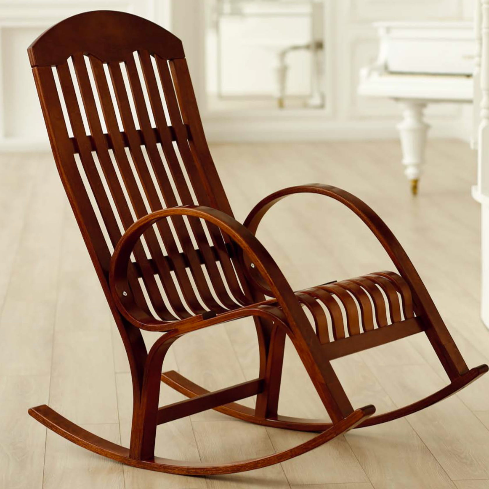 Стол для кресла качалки