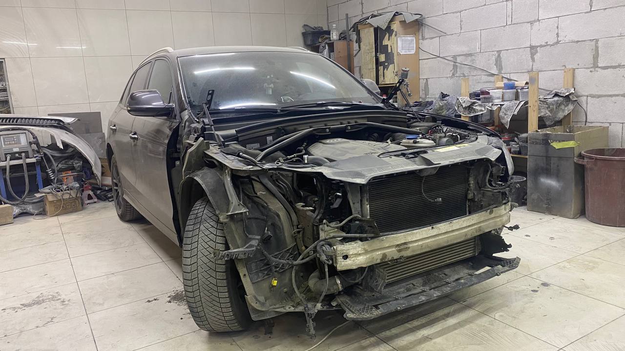 Audi в процессе ремонта, разборка