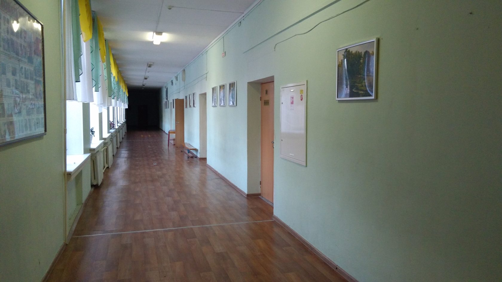 фотографии школьных коридоров