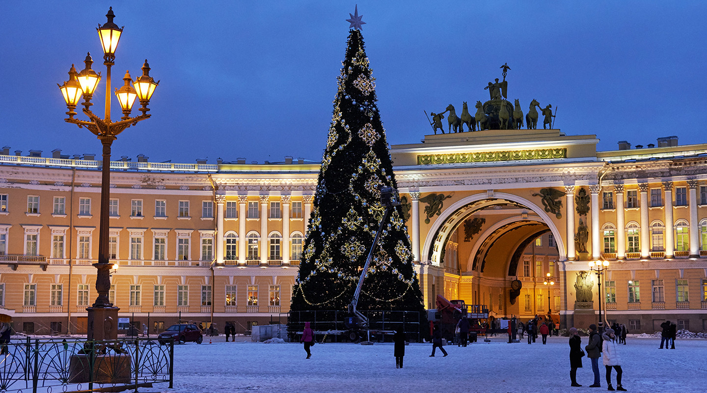 Дворцовая площадь в Санкт-Петербурге зима