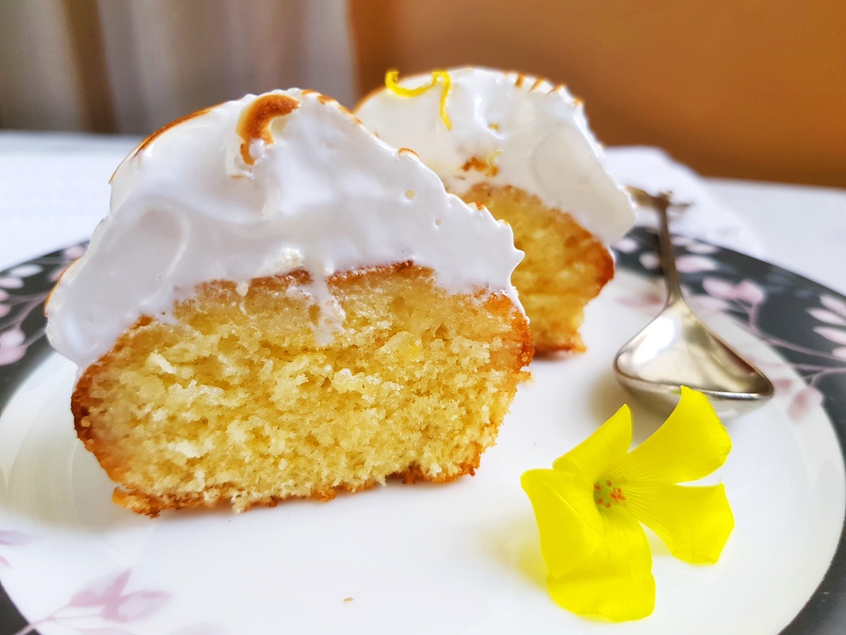 Лимонный кекс с меренгой