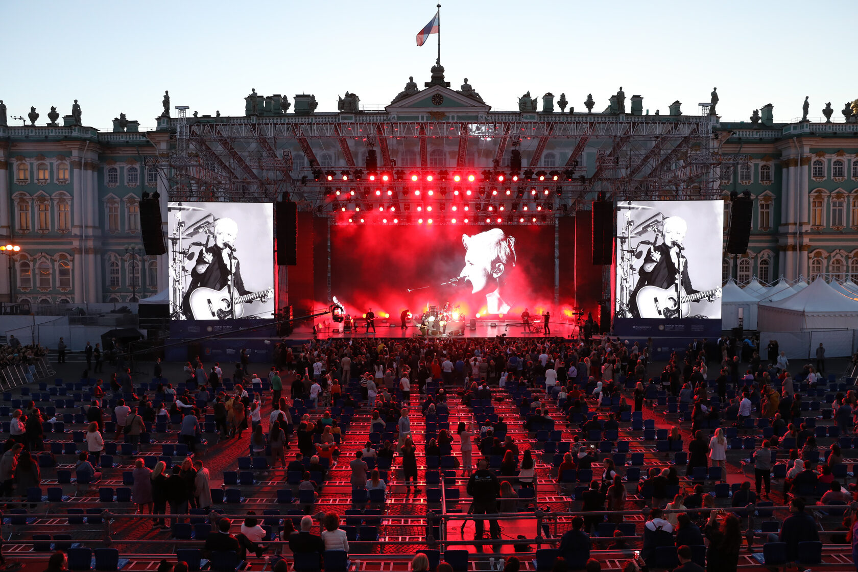Концерт на Дворцовой площади ПМЭФ 2022