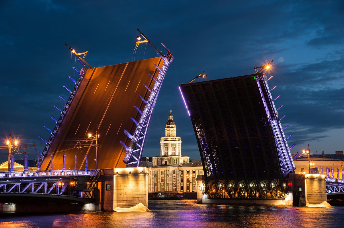 Экскурсии в Санкт-Петербурге Дворцовый мост