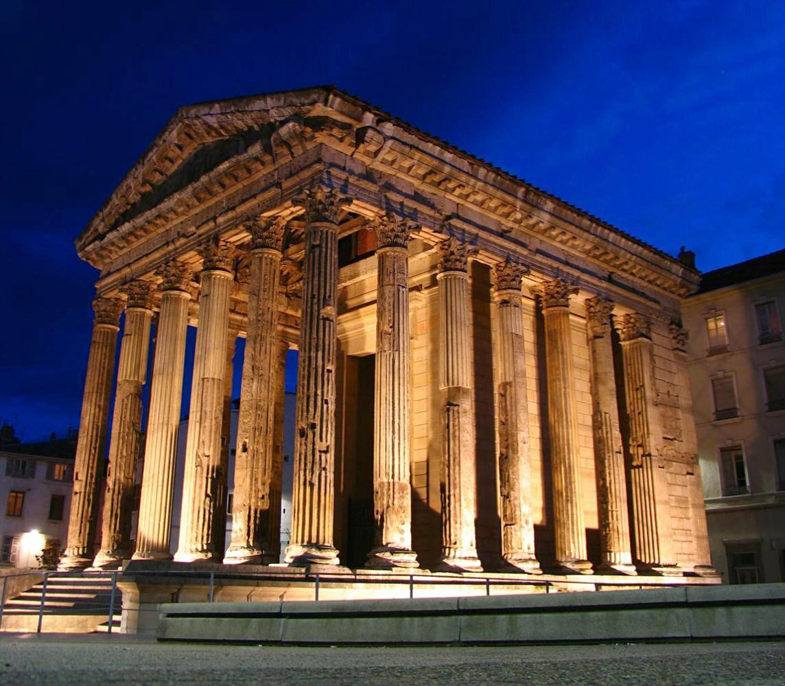 Храм Ромы и августа Акрополь
