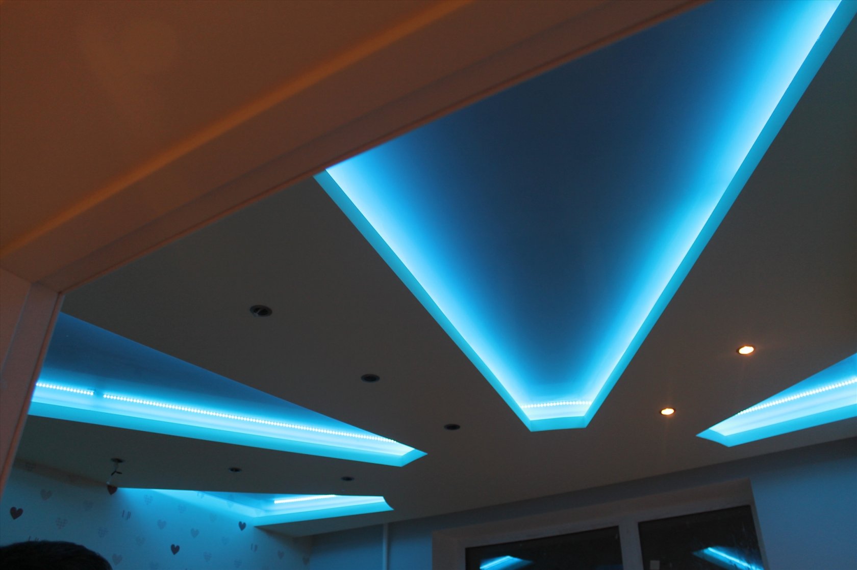 Гипсокартонный потолок с подсветкой Decor 4 House 13 Гипсокартонный потолок с подсветкой Decor 4 House 79