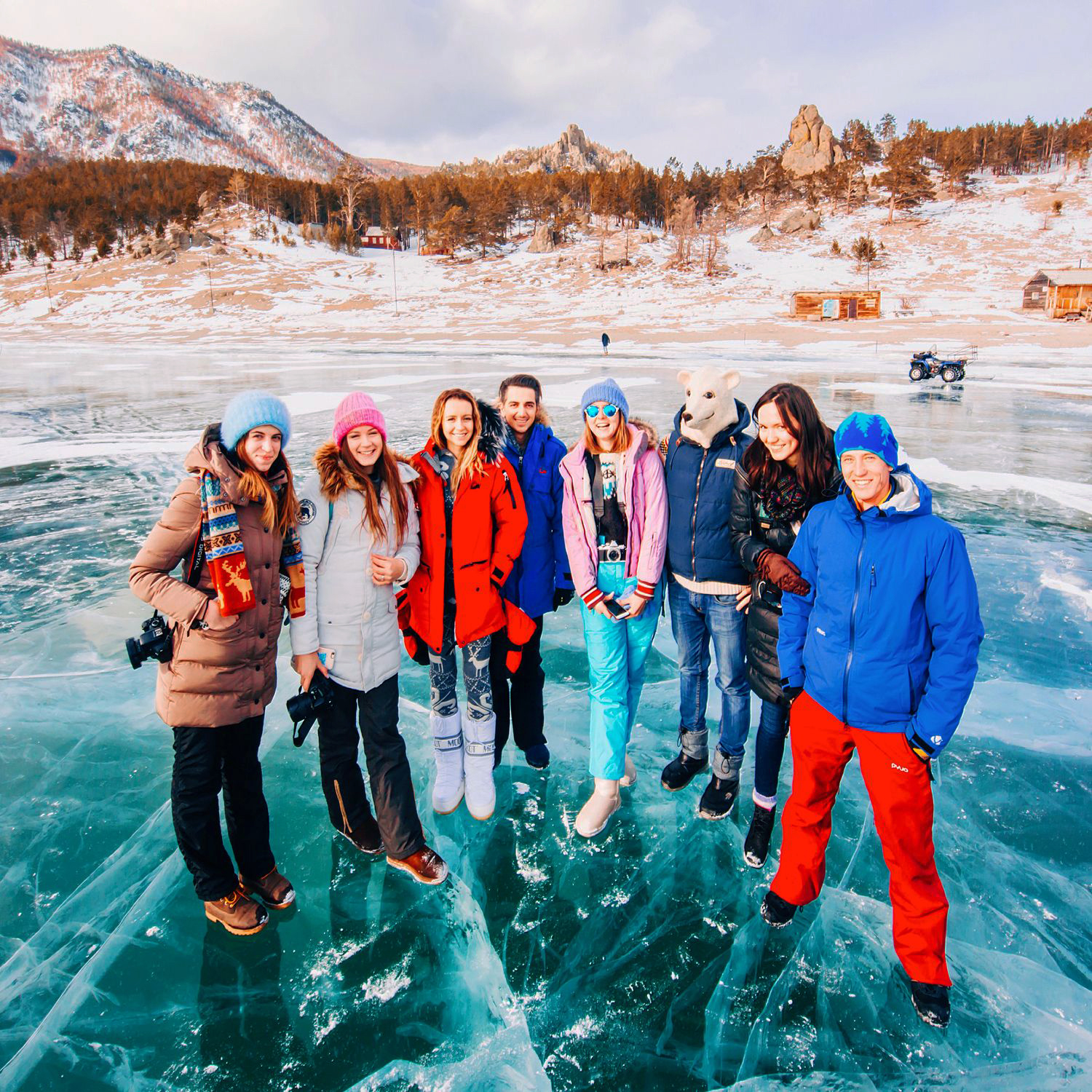 Байкал зимой туристы