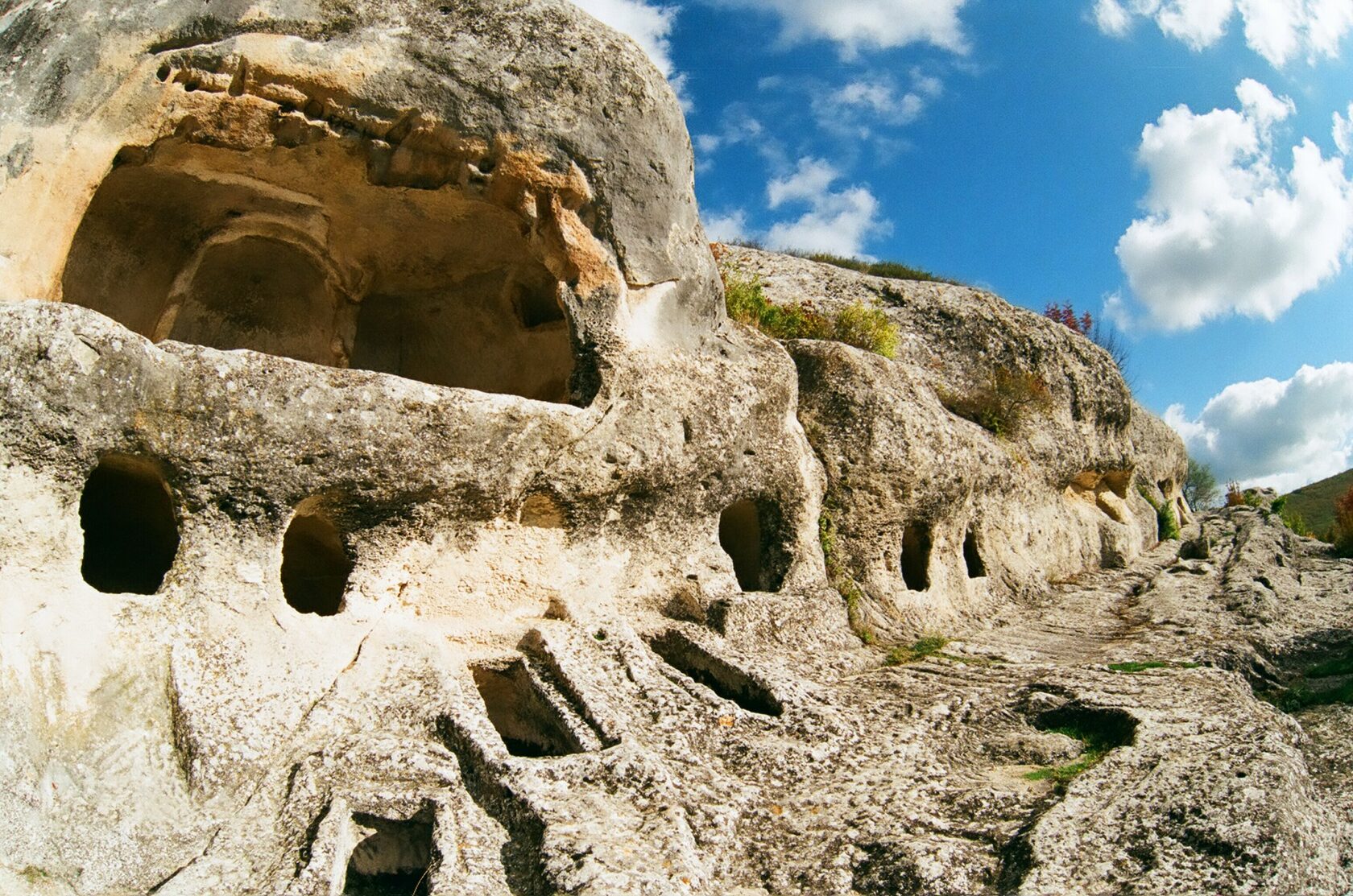 Эски-Кермен пещерный город