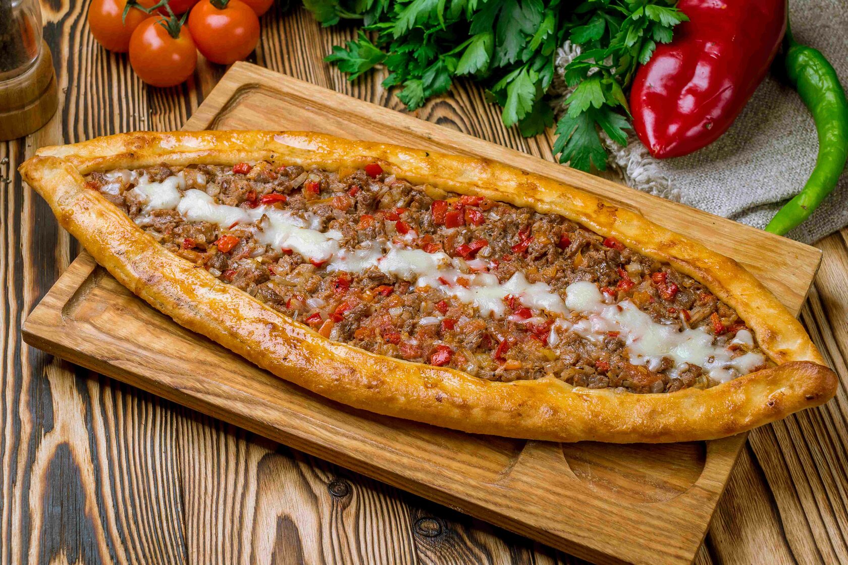 турецкая пицца с фаршем и помидорами в духовке фото 89