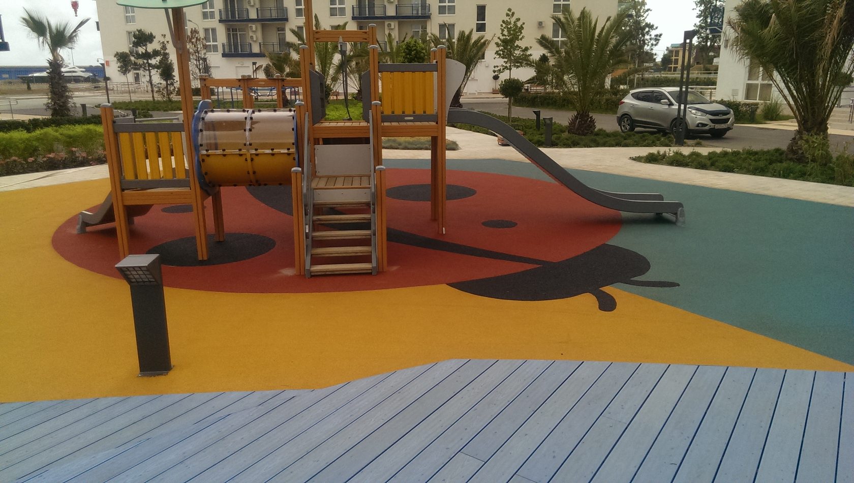 Деревянное покрытие для детских площадок