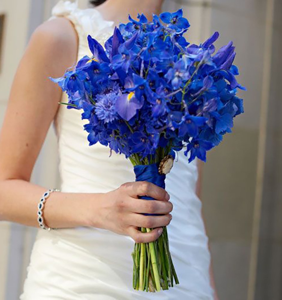 Букет невесты в синем цвете из живых цветов