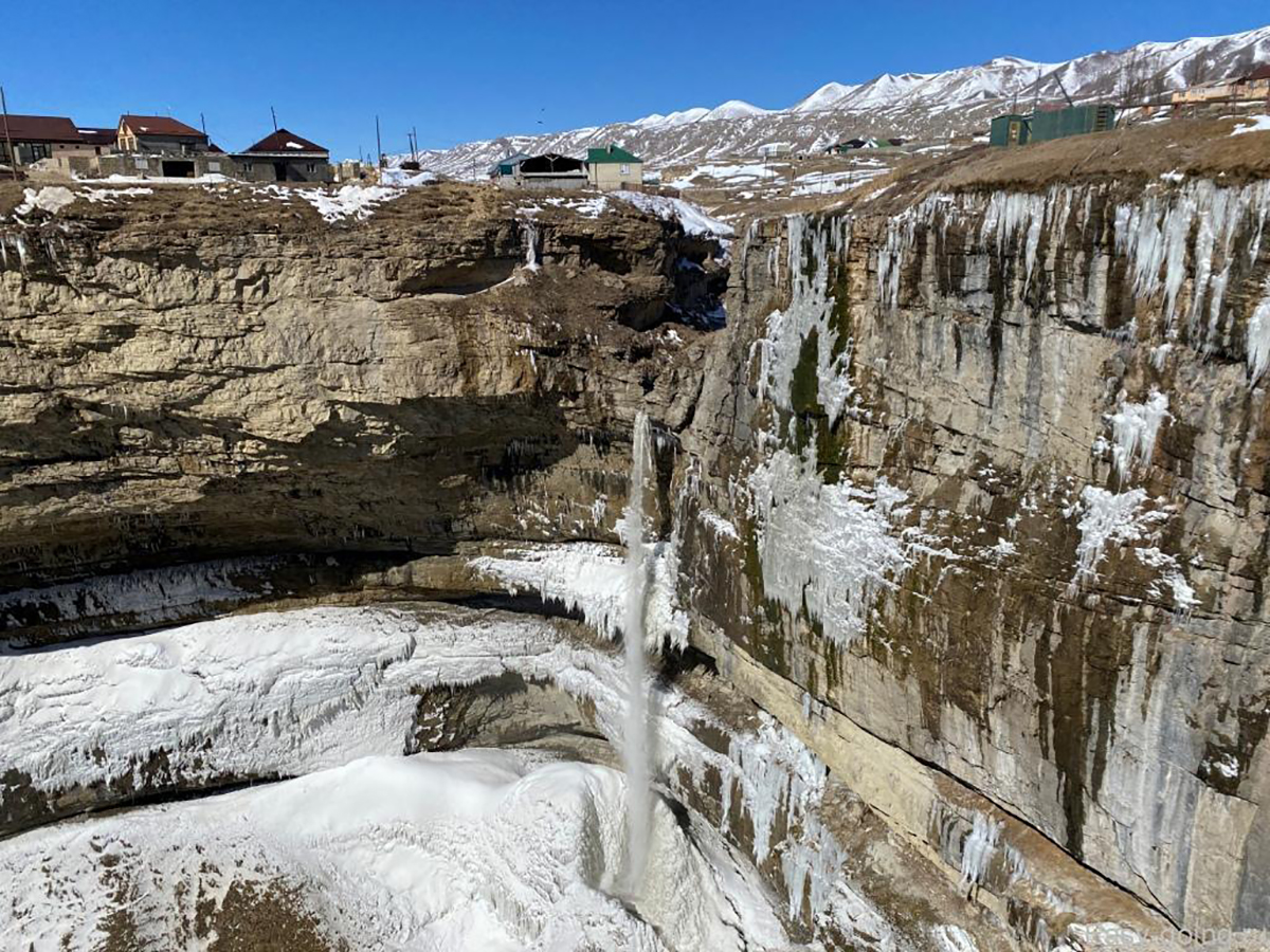 Хунзахский водопад зимой