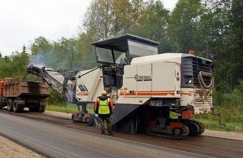 Ремонт асфальта дорожной фрезой Wirtgen W2000
