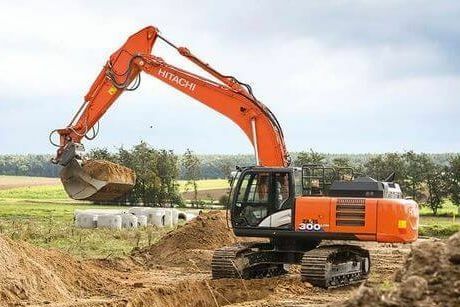 Загрузка грунта гусеничным экскаватором Hitachi
