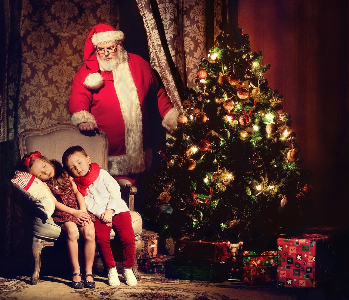 Нарядился Санта-Клаусом и замутил групповушку с двумя шикарными девчонками