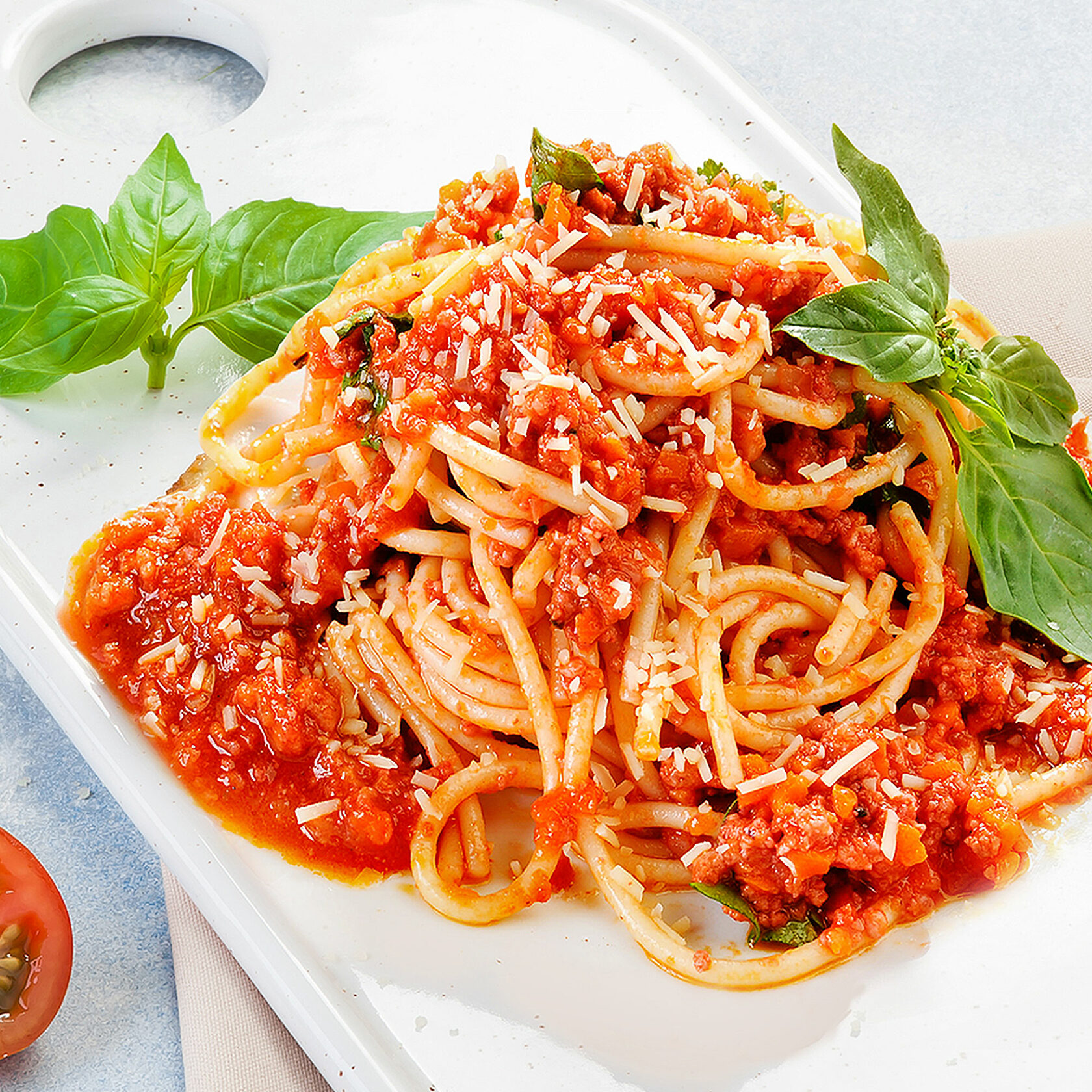 Спагетти с пастой болоньезе