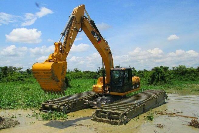 Строительство водоемов гусеничным экскаватором Caterpillar 320