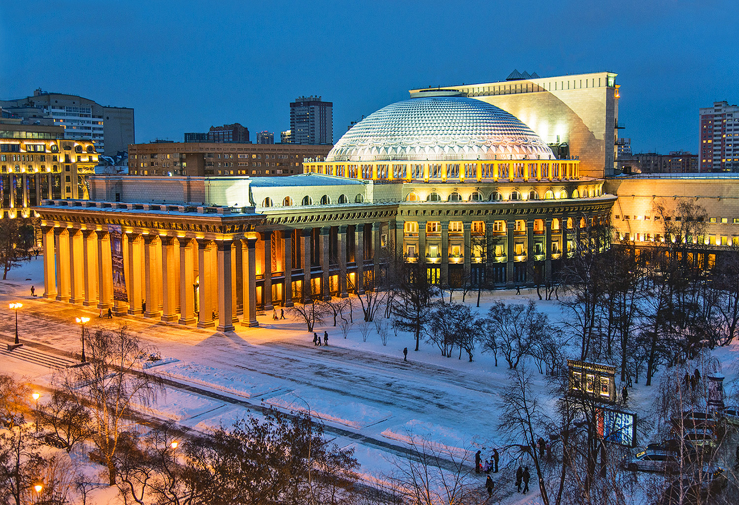 Театр оперы и балета Новосибирск зимний