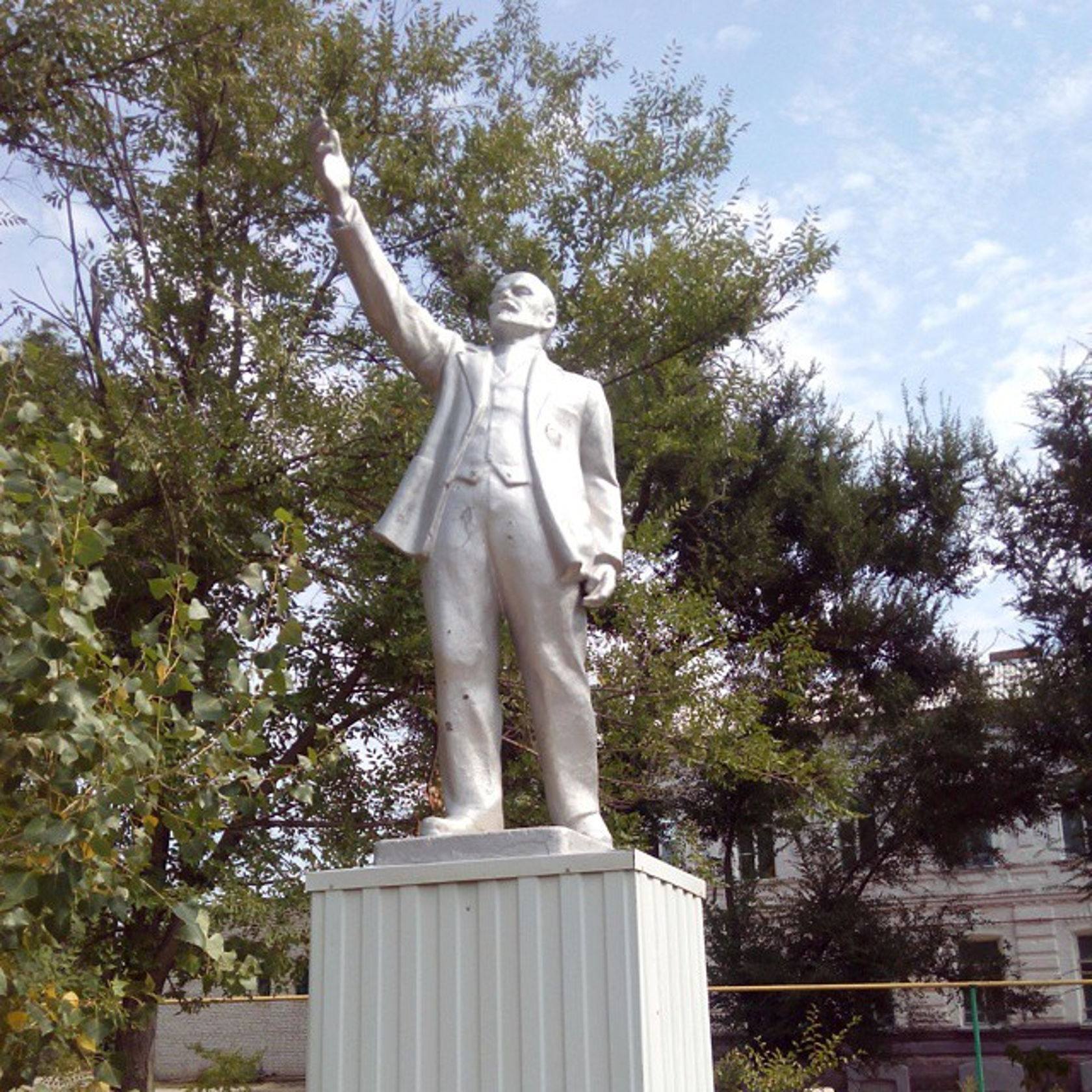 Город михайловка. Михайловка Волгоградская область. Михайловка Волгоградской области памятники. Памятники города Михайловка Волгоградской области. Ленину памятник Михайловка Волгогра.