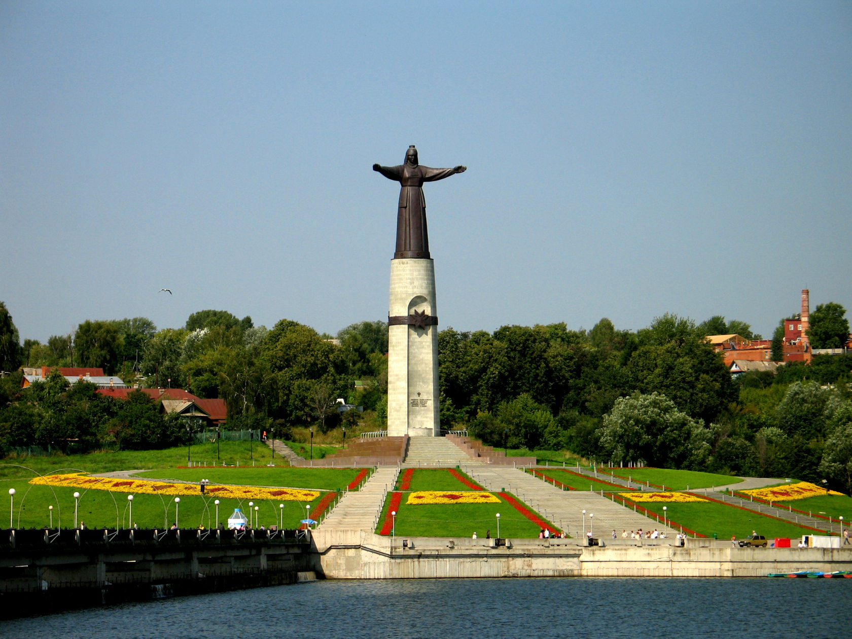 Памятник матери в чебоксарах фото с описанием