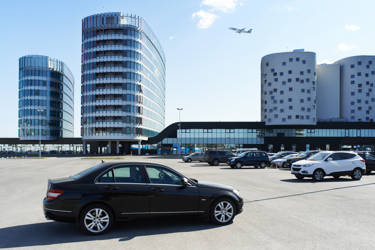 Отель с парковкой недорого. БЦ аэропорта Пулково. Crowne Plaza парковка. Газпром Пулковское шоссе. Бизнес центр Crowne Plaza Пулково.