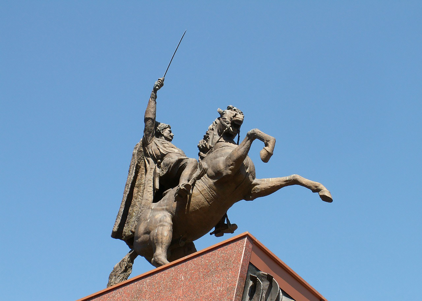 Музей Чапаева Василия Ивановича в Чебоксарах, памятник Чапаеву В.И.