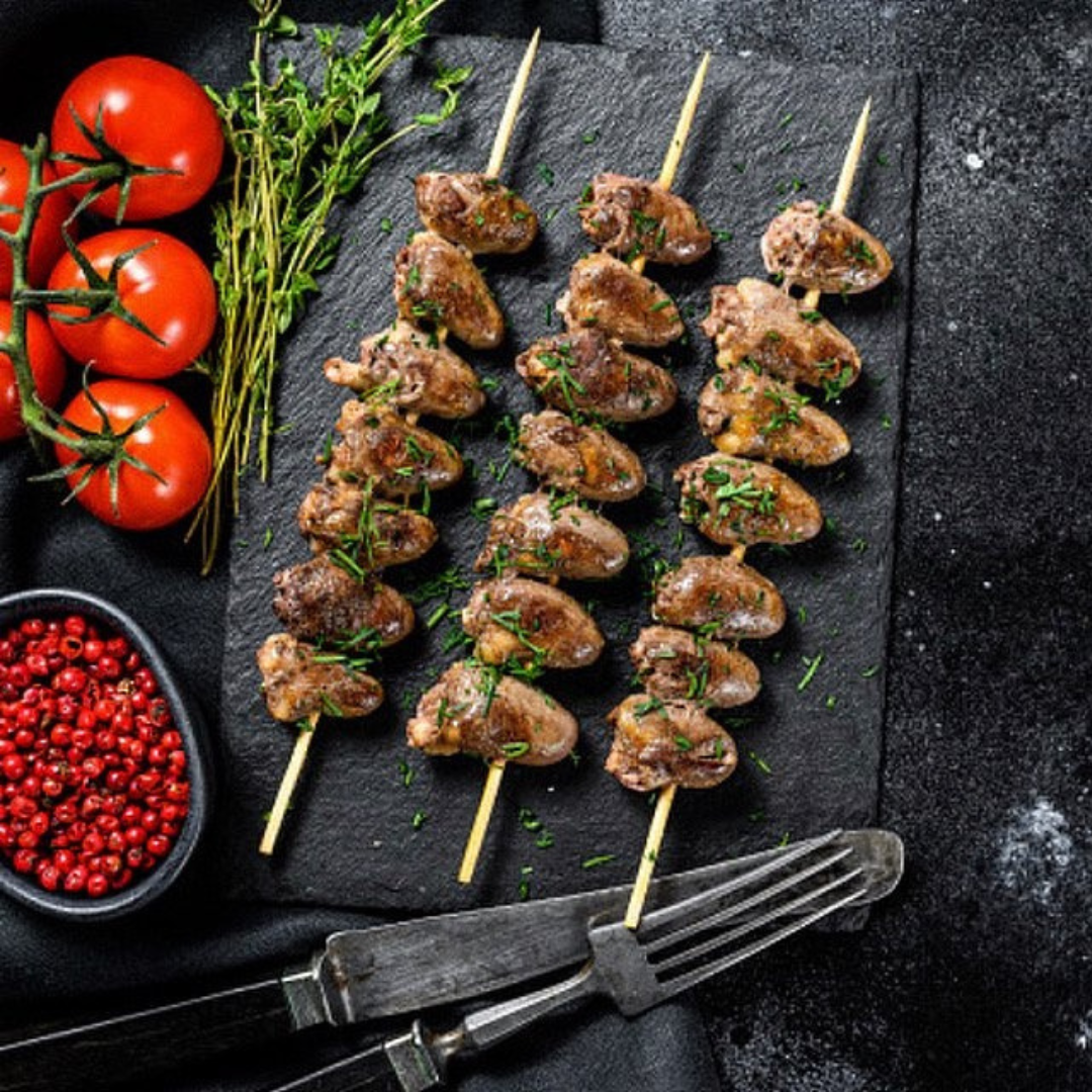 шашлык на темном фоне вид сверху. шашлык сити красноярск. кебаб сити. шашлык сити красноярск. шашлык сити спб.