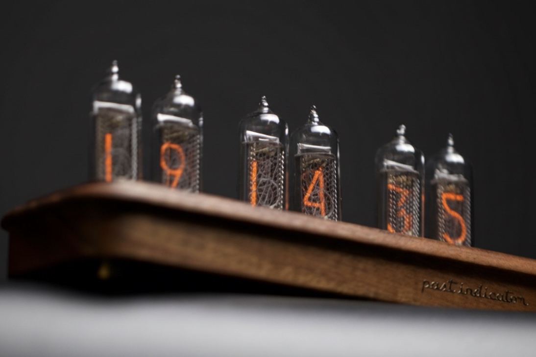 Vostok-3 Black: Mahogany nixie clock, view 2