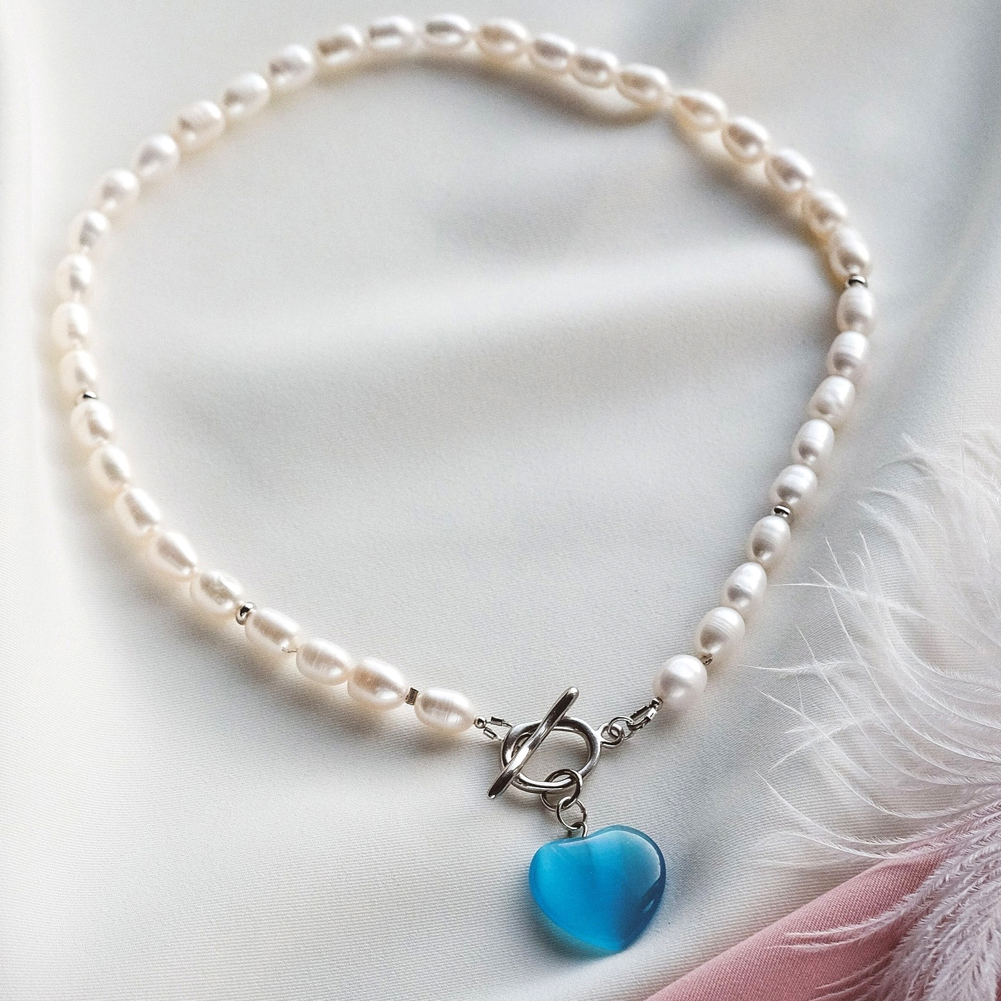 Колье из жемчуга с кулоном сердце