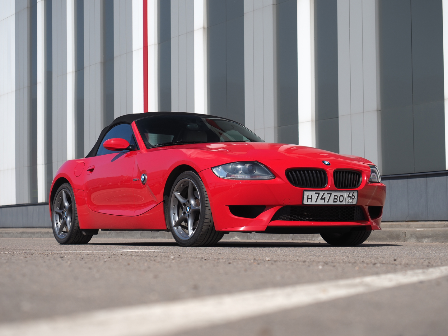 В прокат резвый кабриолет BMW Z4. Без водителя в г.Москва.