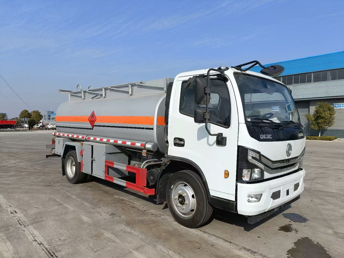 Автоцистерна 8000л (4×2)