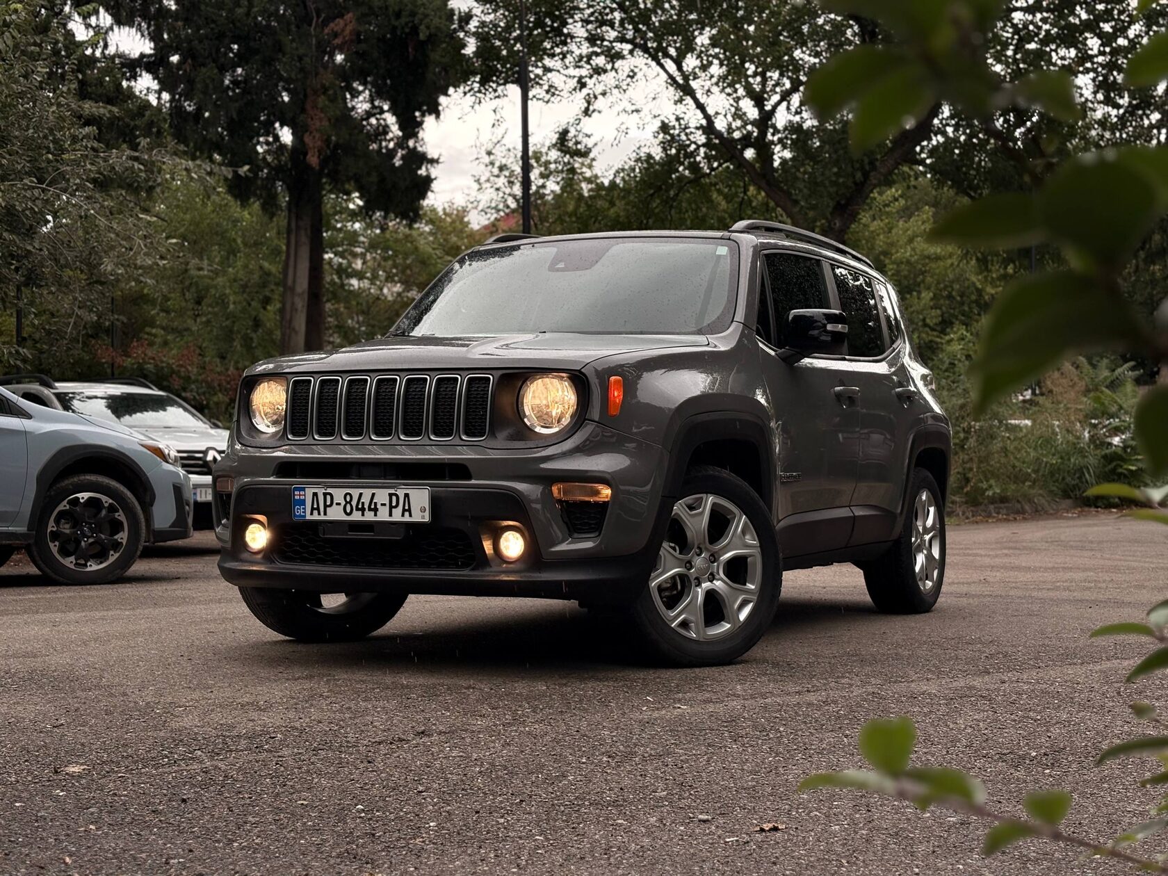 Jeep Renegade Limited в аренду в Тбилиси — маршрут «Озёра и крепость: Базалети и Ананури»