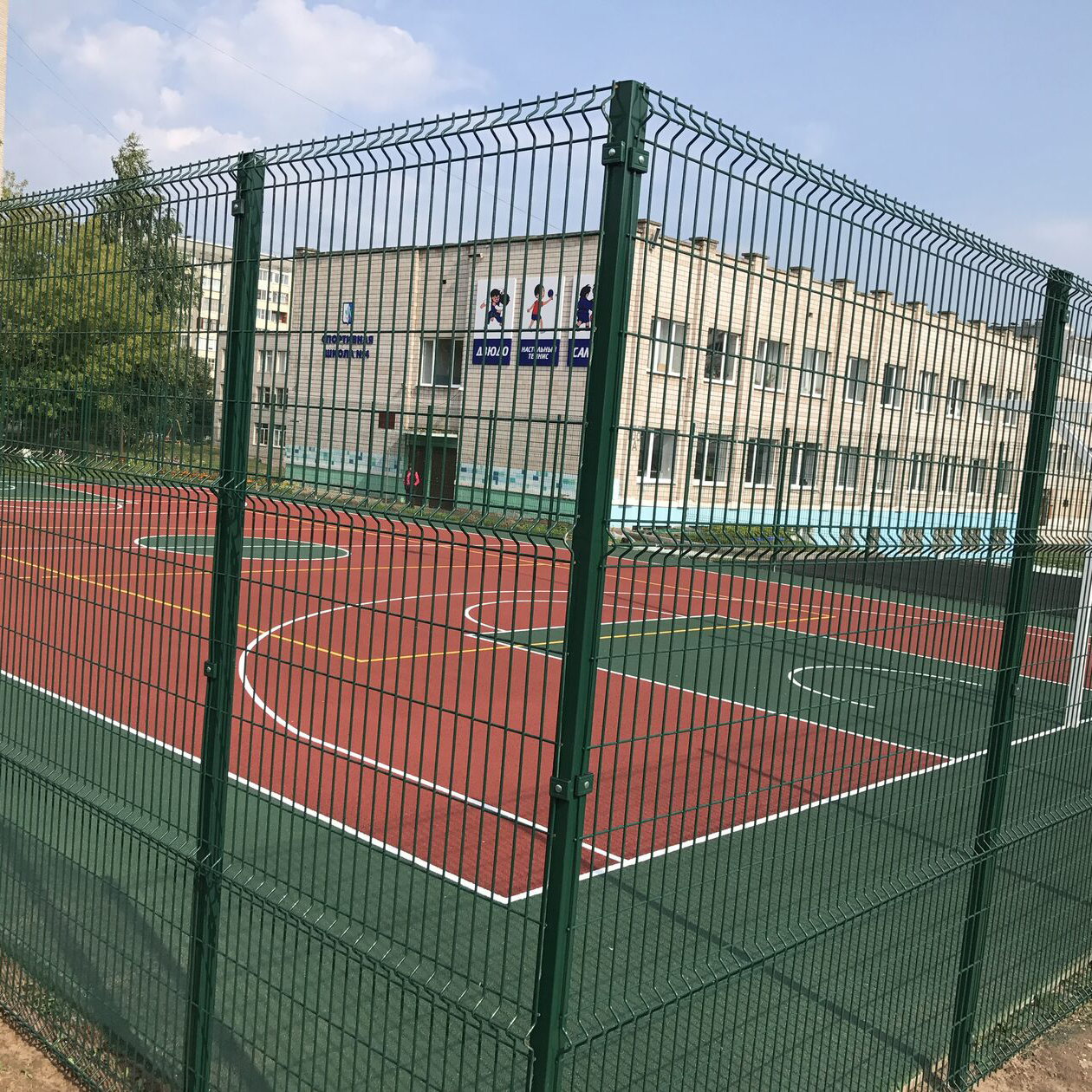 сетка площадка. ограждение для спортплощадки бастион. заградительная сетка мини-футбольного поля. ограждение для спортплощадки бастион. сетка заградительная 100х100 узловая.