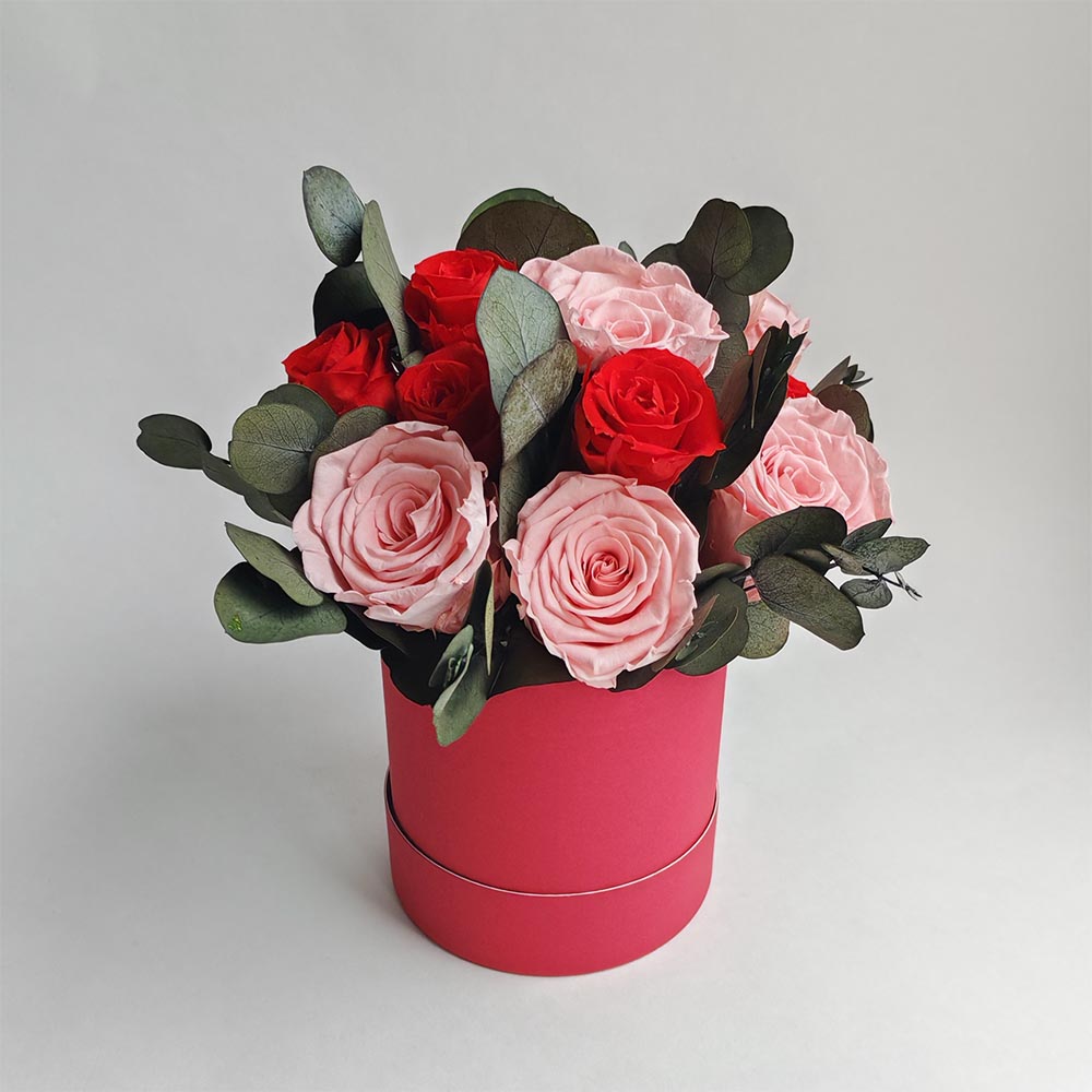 Шляпная коробка с розами стабилизированными Красная заря