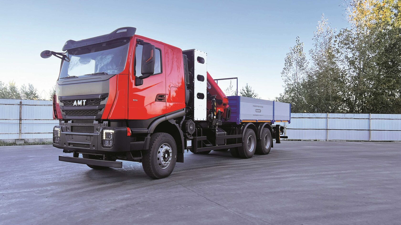 Автомобиль бортовой АМТ 638942 с КМУ на метане (CNG) 6x4